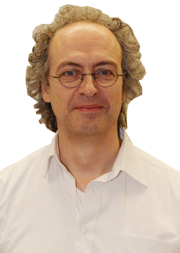 Das Foto zeigt Schulleitungsmitglied Volker Esper.