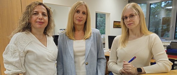 Portraitaufnahme der Sekretärinnen des Schülerbüros